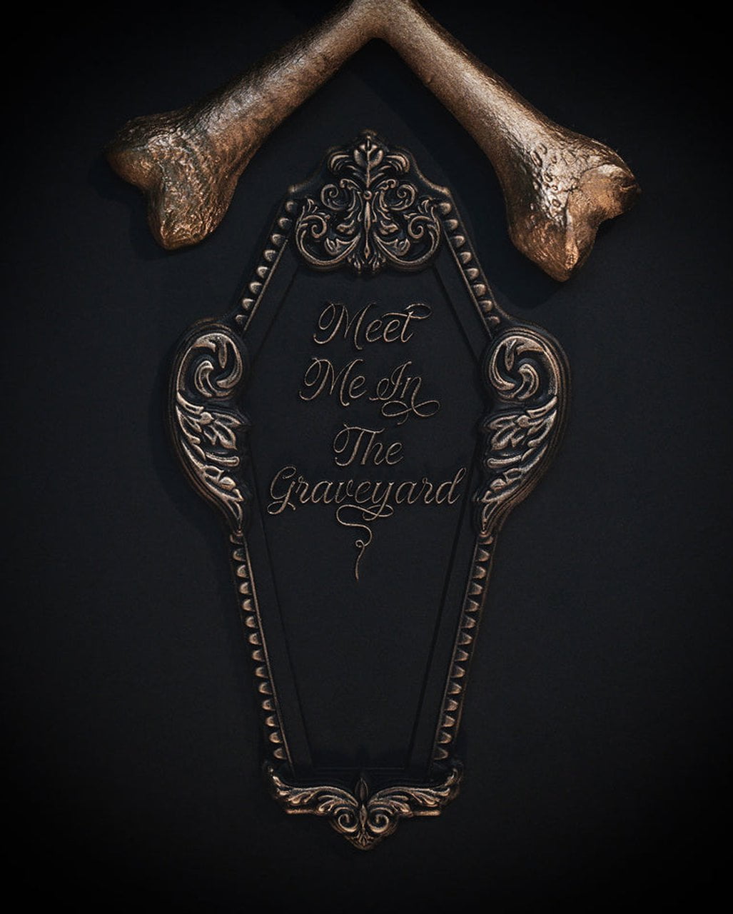 Schwarzer Sarg Als Weinregal – Gothic Deko Für 6 Flaschen & 4 Gläser, Aus MDF-Holz, 62 Cm