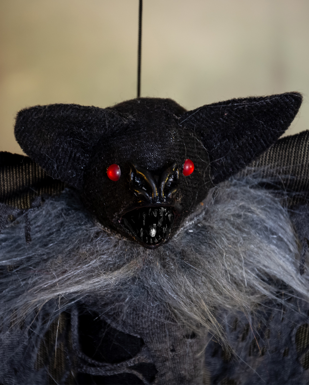 Schwarze Vampir Fledermaus mit Fetzenflügel 60cm Halloween Deko ...